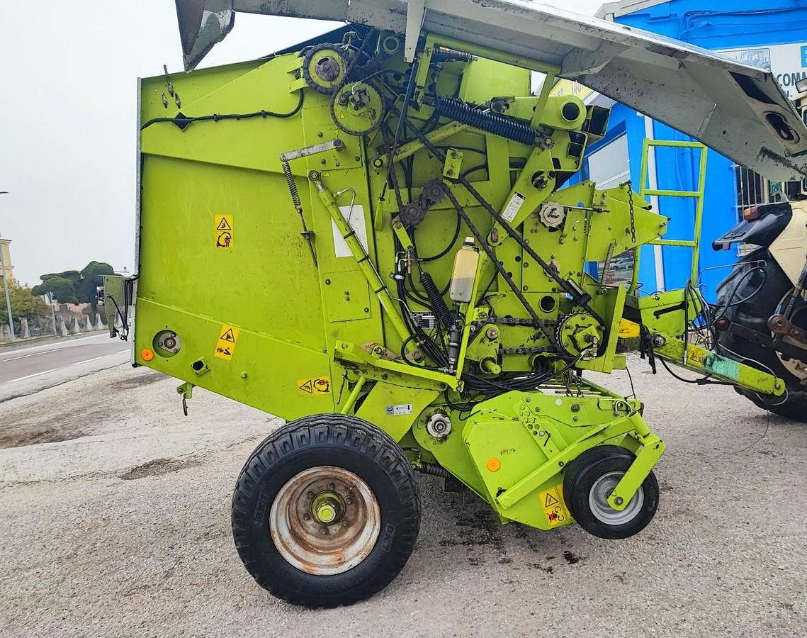 Usato Rotopressa Claas Variant 280 con cardano