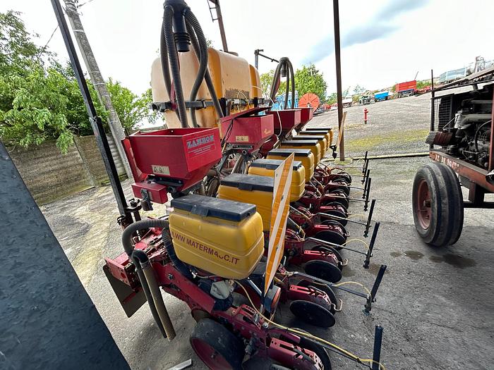 Usato Seminatrice di precisione MaterMacc- 8 file