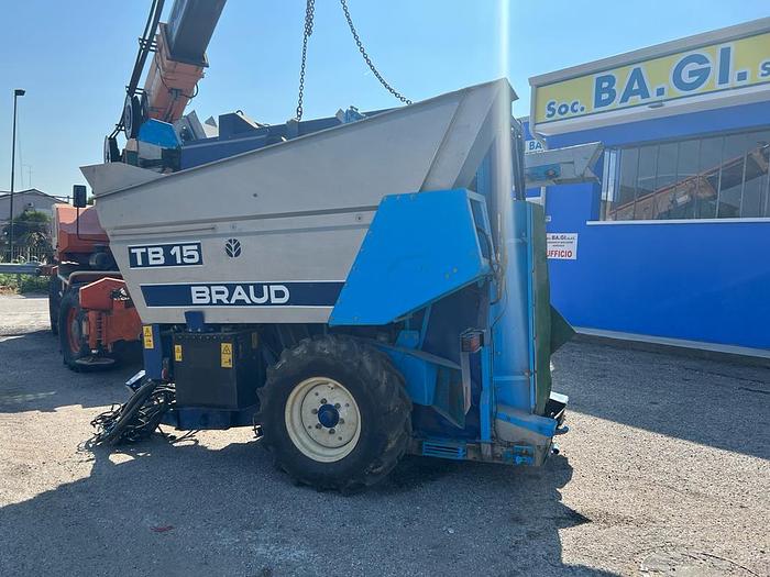 Usato Vendemmiatrice trainata New Holland braud TB 15
