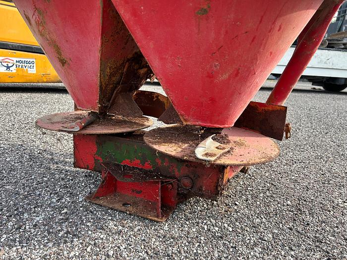 Usato Spandiconcime da 4 quintali con doppia ventola