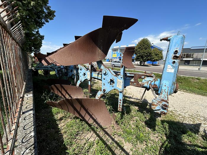 Usato Aratro trivomere Annovi