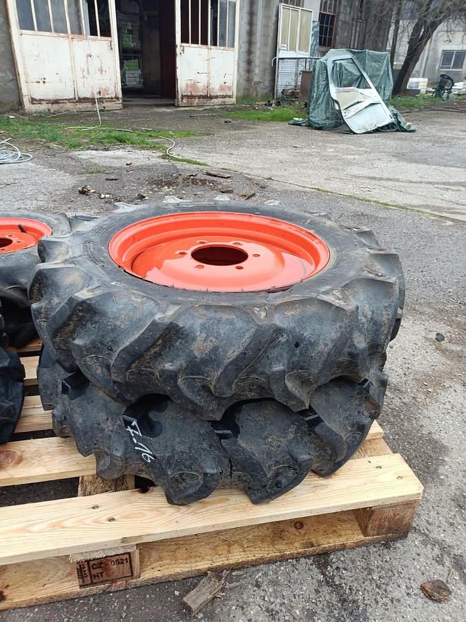 Usato Gomme varie per trattore agricolo o rimorchio (3)