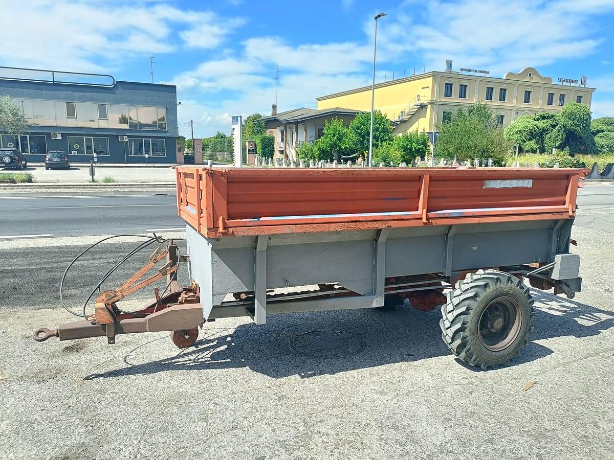 Usato Spandiletame da vigneto o frutteto frazionato