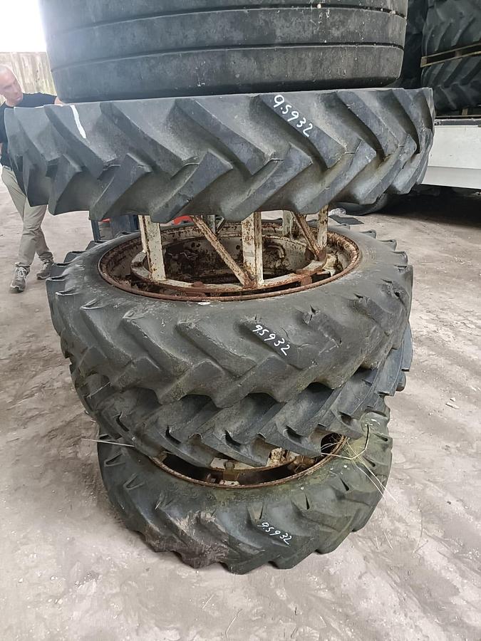 Usato Gomme varie per trattore agricolo o rimorchio (3)