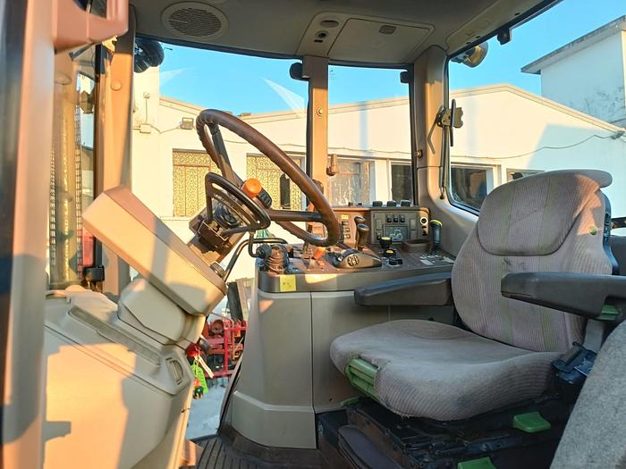 Usato John Deere 6420 con sollevatore e PTO anteriori