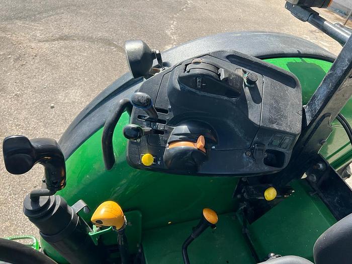 Usato John Deere 5105 M caricatore JD 563- anno 2012