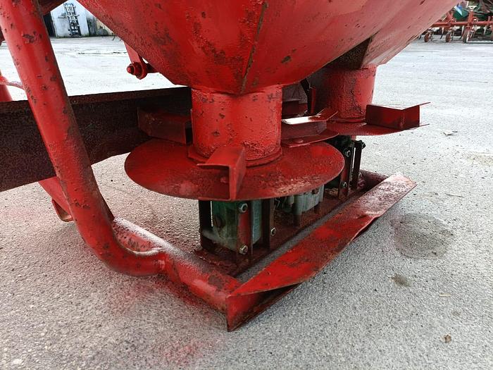 Usato Spandiconcime a doppio girante da 8 quintali