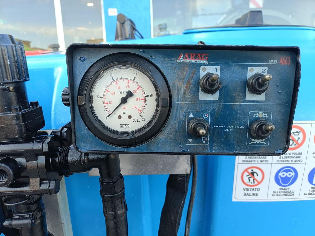 Usato Botte per trattamenti MFC da 650L-per vigneto o frutteto