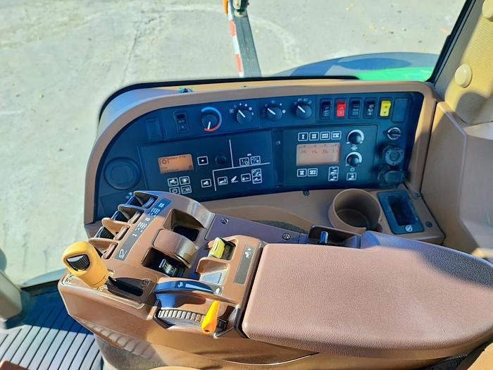 Usato John Deere 8330 -cambio e motore nuovi