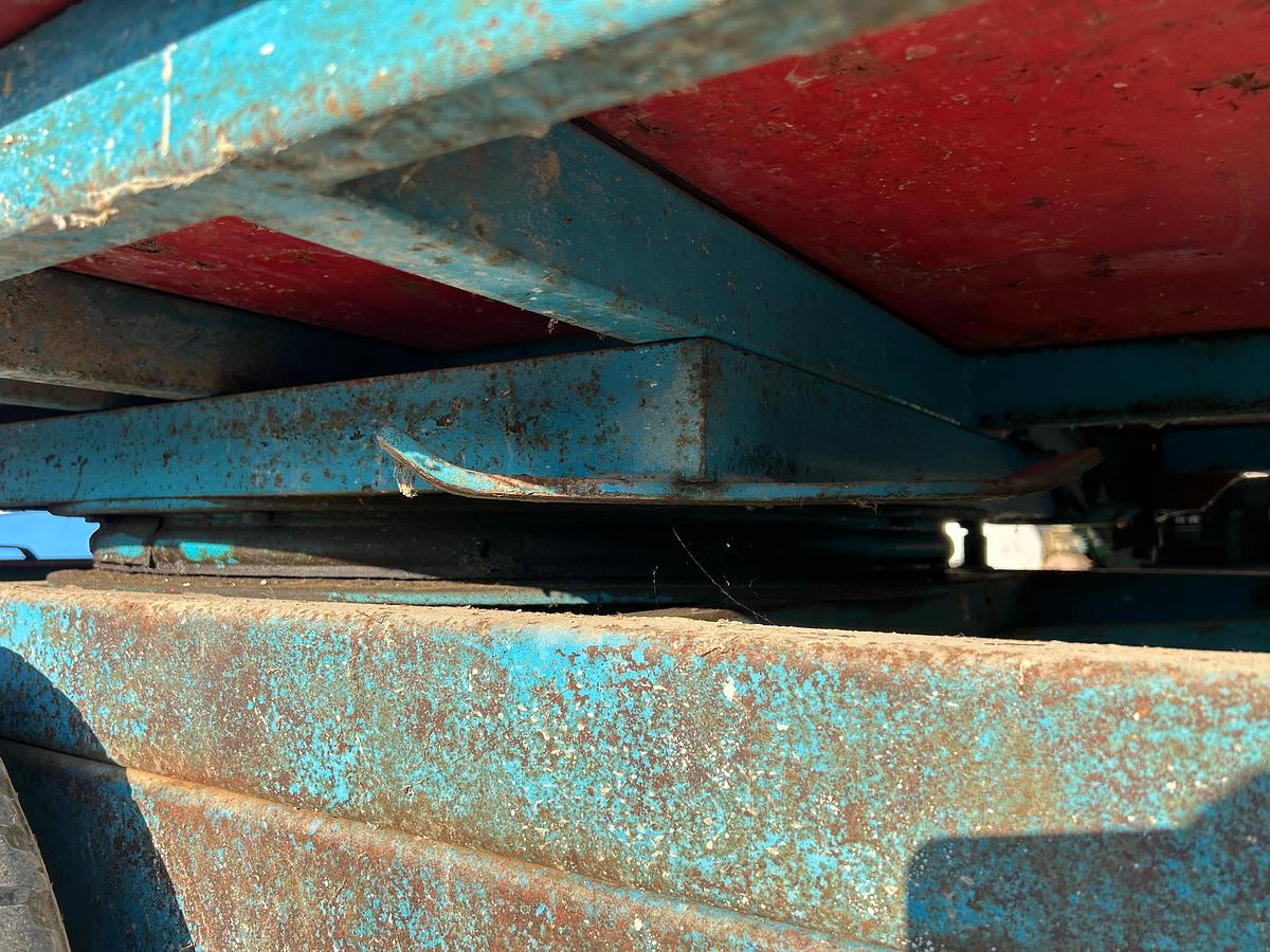 Usato Rimorchio da uva ribaltabile trilaterale- altezza 3,50m