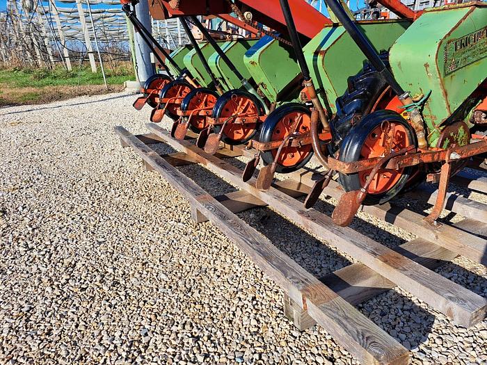 Usato Seminatrice AJ Troster da 6 file per mais lar. 250