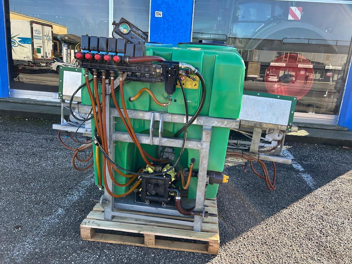 Usato botte da diserbo Caffini da 6q con barre