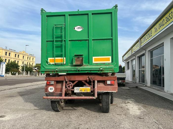 Usato Rimorchio Agricolo 3 assi ribaltabile posteriore