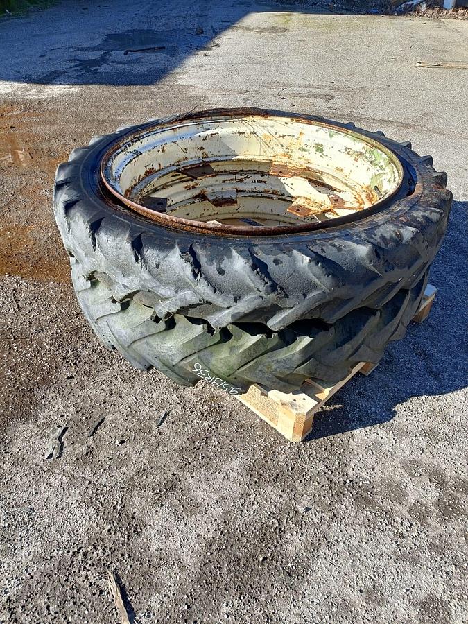 Usato Gomme varie per trattore agricolo o rimorchio (3)