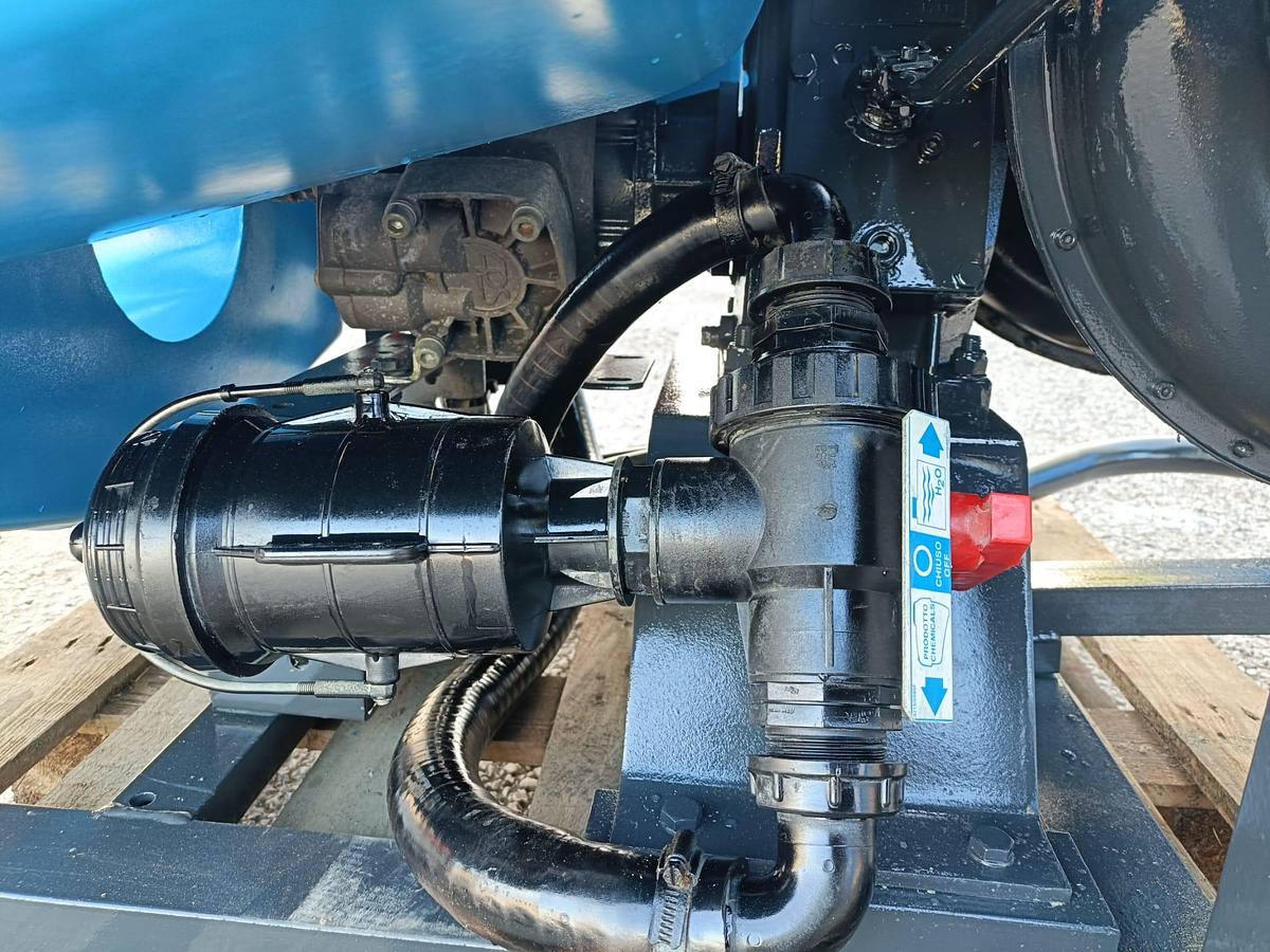 Usato Botte per trattamenti MFC da 650L-per vigneto o frutteto