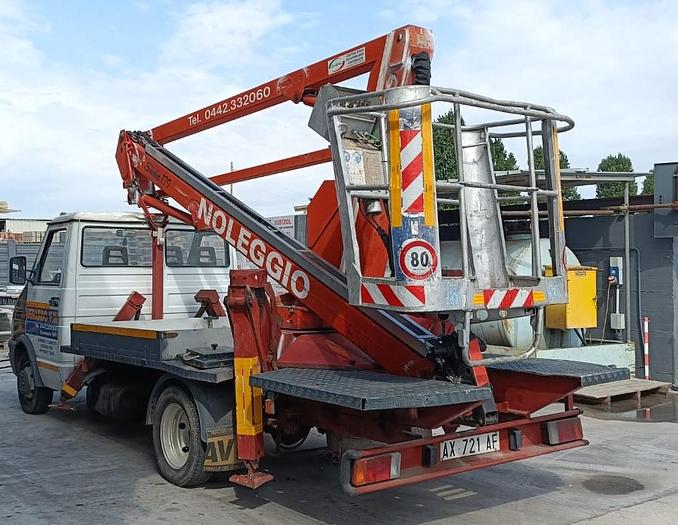 Usato Piattaforma aerea Oil&Steel modello Snake 179