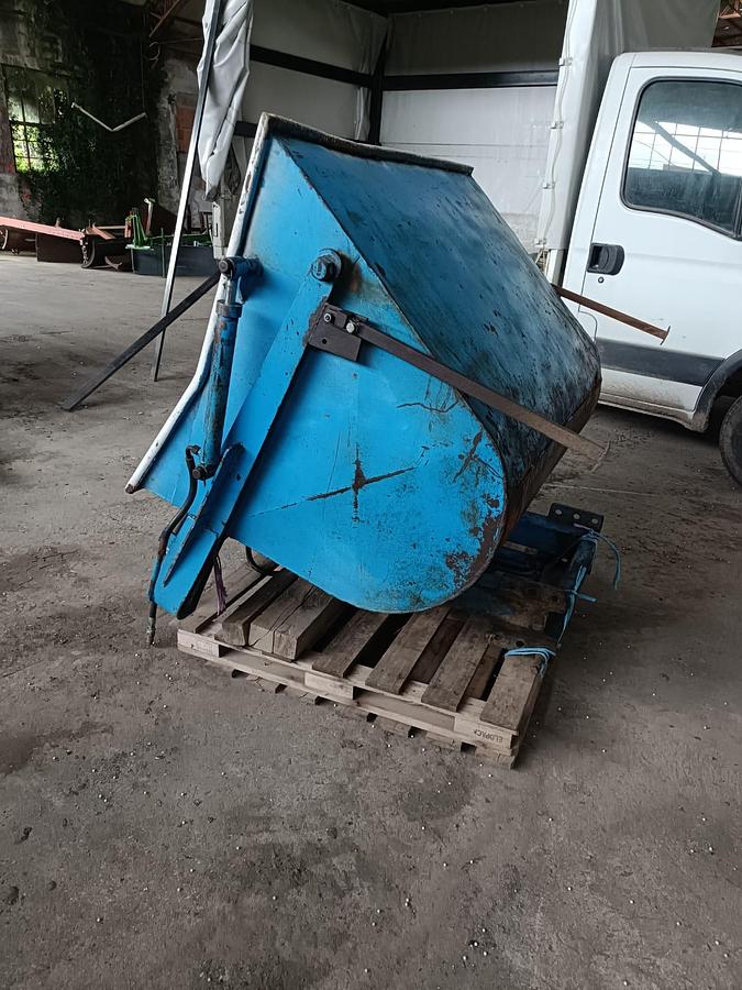 Usato muletto-vasca per uva-ecc Berti idraulica