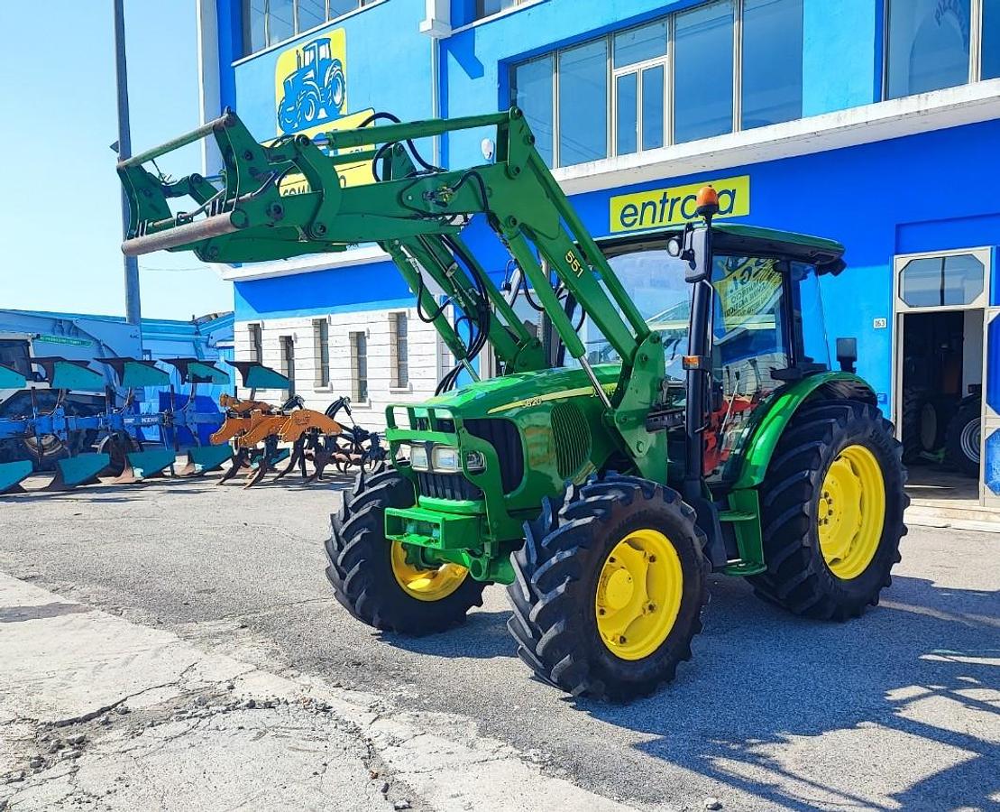 Usato John Deere 5820 caricatore JD 551