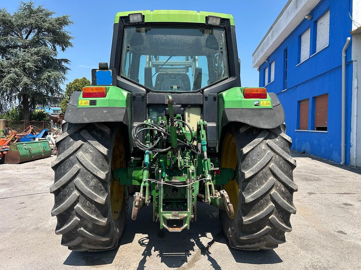 Usato John Deere 6200 caricatore con forche