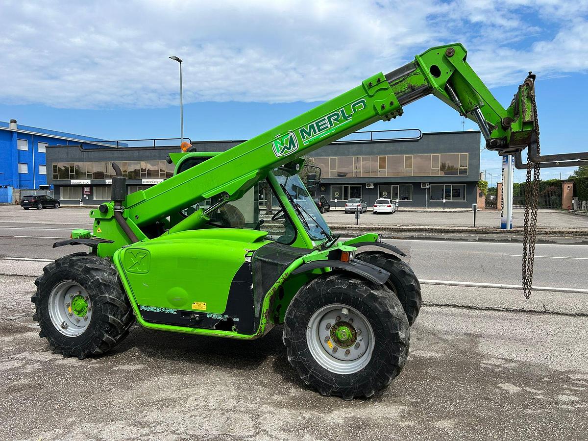 Usato telescopico Merlo P 28.6 con forche da bancali