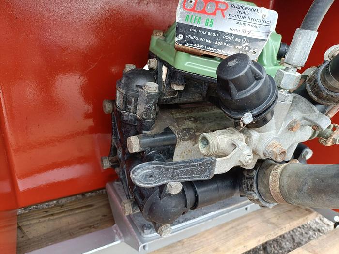 Usato Botte diserbo da 4 q per vigneto o frutteto