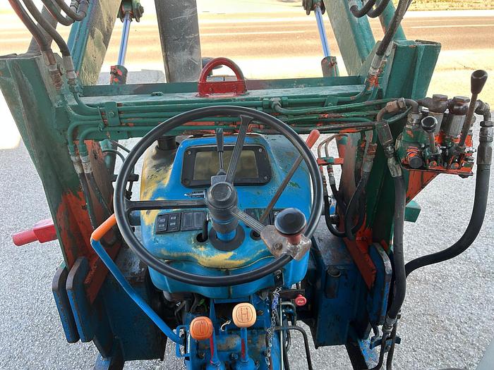 Usato Ford 4630 con caricatore e benna