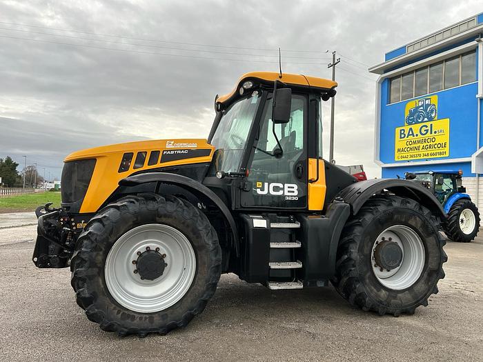 Usato JCB Fastrac 3230- PTO e sollevatore anteriore