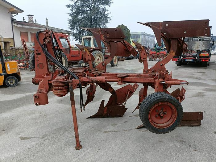 Usato Aratro bivomere idraulico dentro e fuori solco