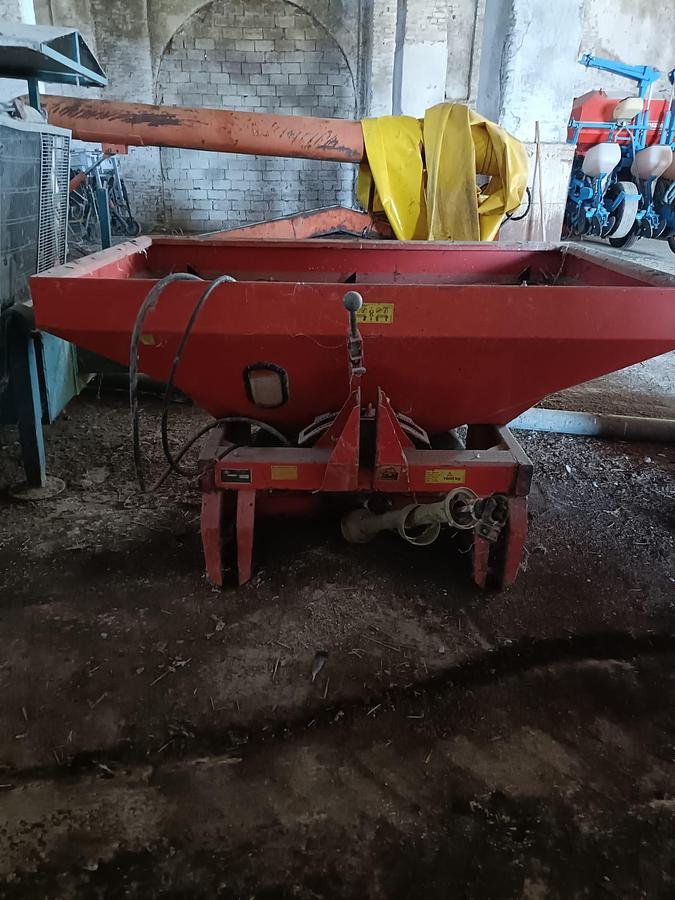 Usato spandiconcime Kuhn mod. MDS 901 da 9 quintali