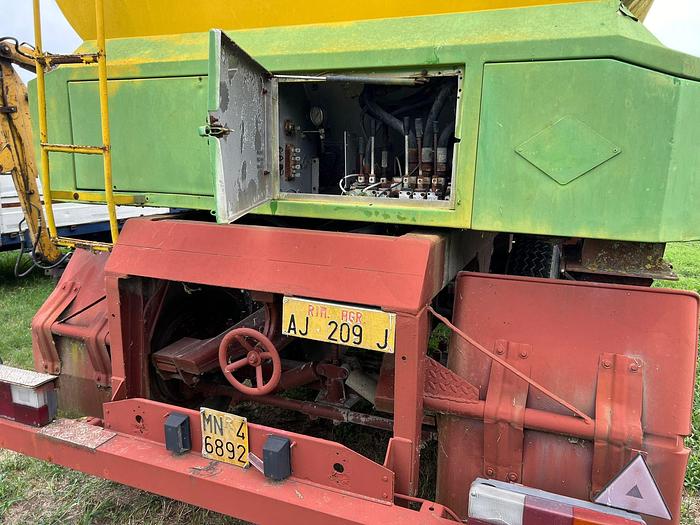 Usato Cisterna per cereali 3 assi- coclea di scarico