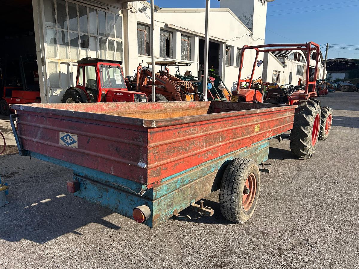 Usato Rimorchio da uva ribaltabile trilaterale- altezza 3,50m