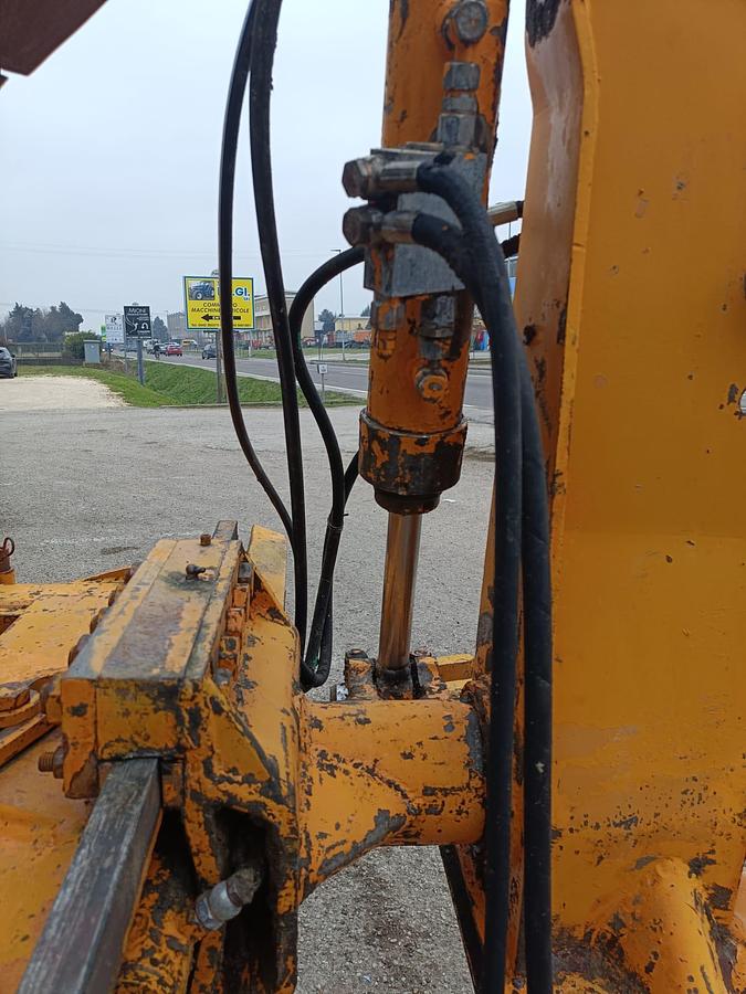 Usato aratro bivomere Mipra con spostamento idraulico