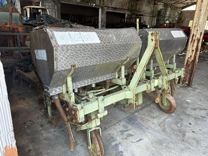 Usato Sarchio marca SECCO, porta concime in acciaio