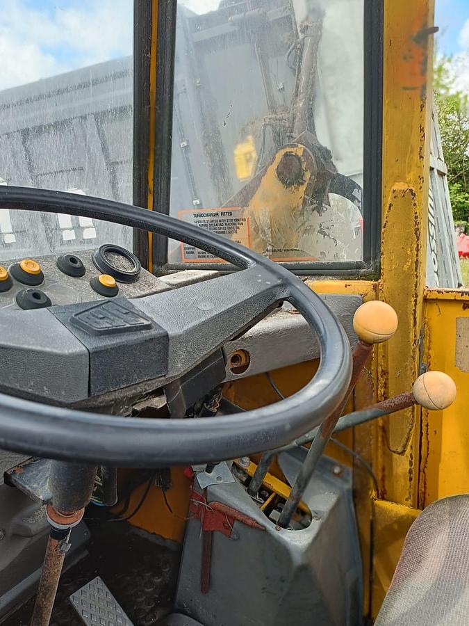 Usato Pala gommata JCB snodata mod. 415 P