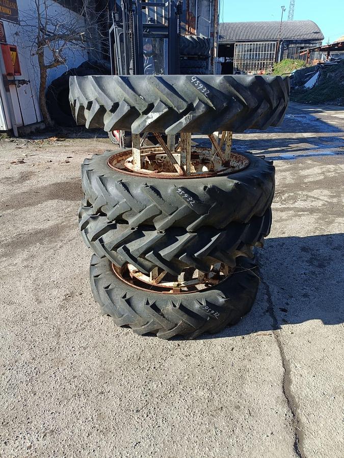 Usato Gomme varie per trattore agricolo o rimorchio (3)