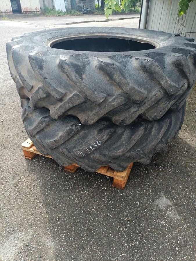 Usato Gomme varie per trattore agricolo o rimorchio (2)