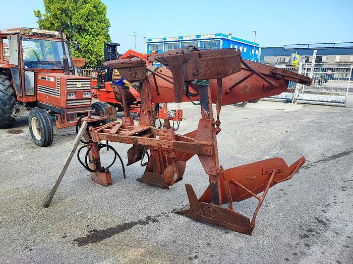 Usato Aratro bivomere Freschi