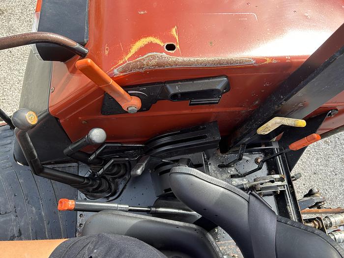 Usato New Holland L 85- CV 85- Cilindri 4- anno 1998