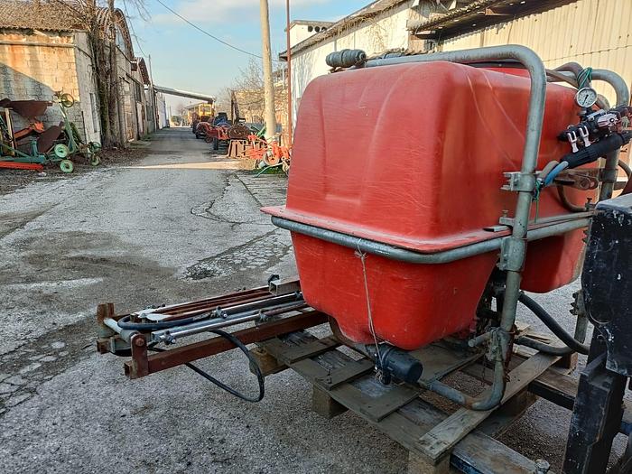 Usato Botte per diserbo da 6q con barra da 6m