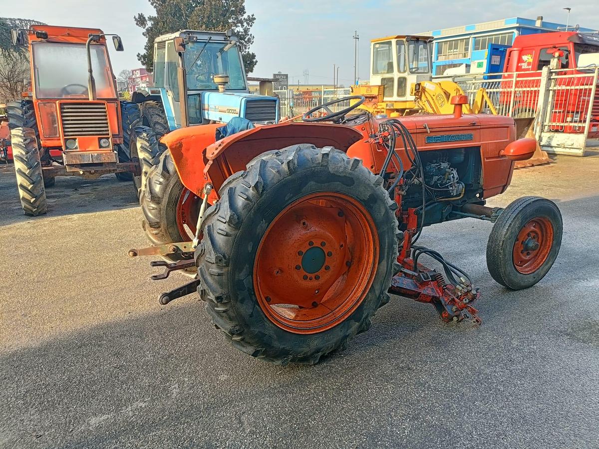 Usato fiat 415 con scalzatore interfilare o lametta per vigneto