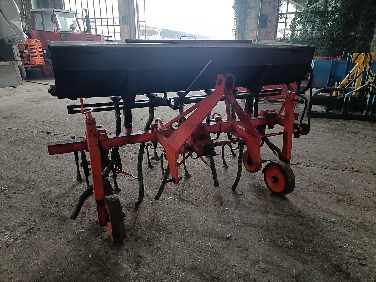 Usato sarchio con spandiconcime da 1,95m