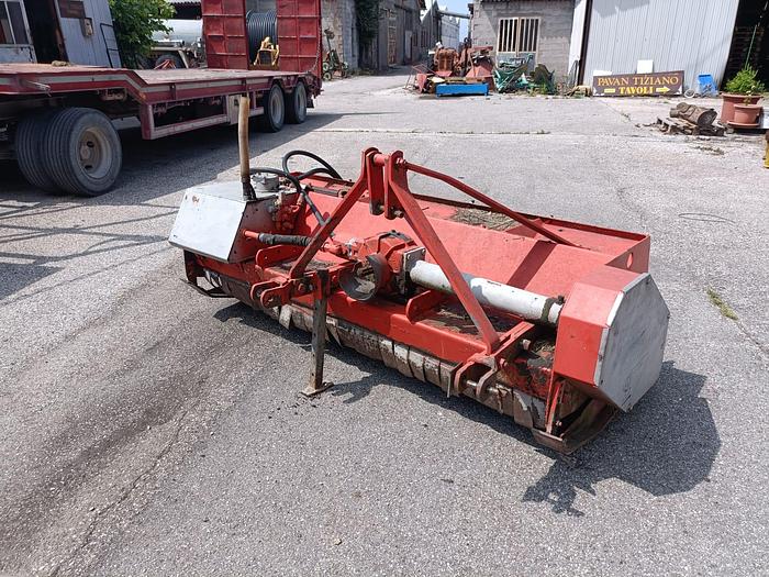 Usato Trincia con ruota interfilare da 2,20 m