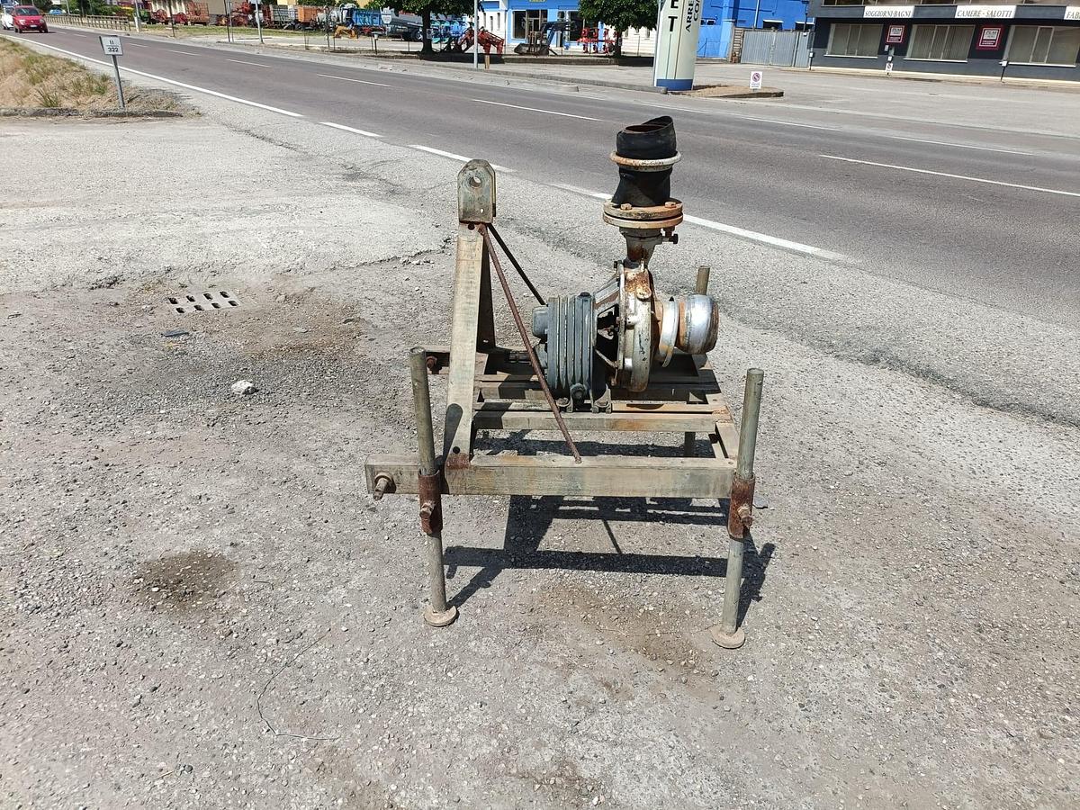Usato pompa con cavalletto Mellini Martignoni