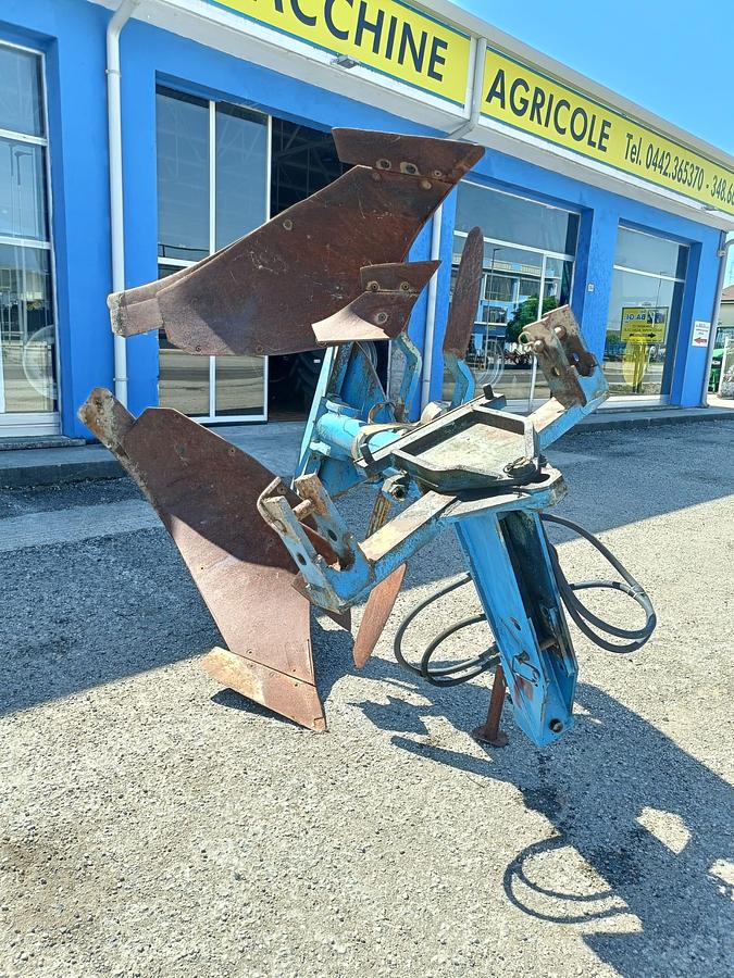 Usato aratro monovomere voltaorecchio idraulico