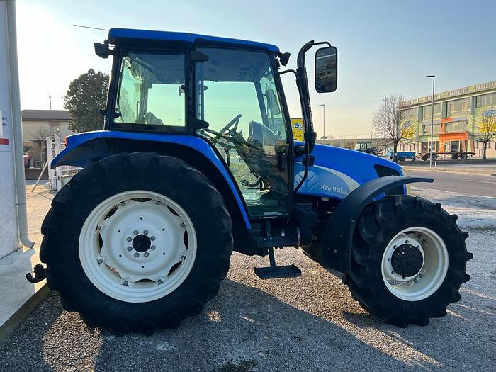 Usato New Holland TL 90 A -freni ad aria- anno 2006