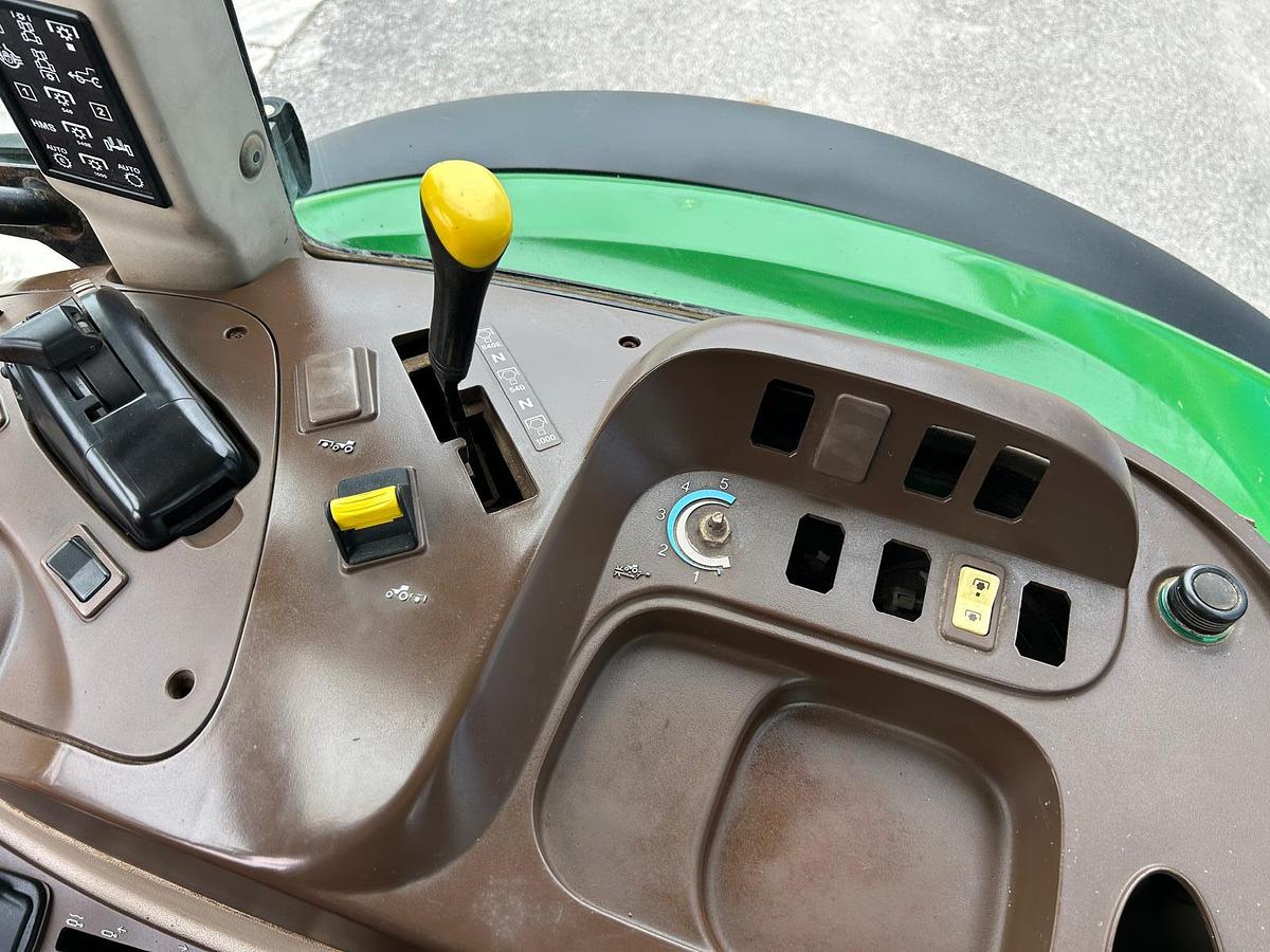 Usato John Deere 5820 caricatore JD631