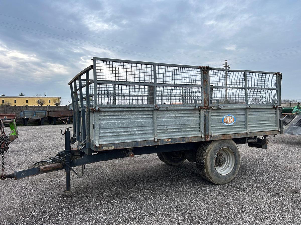 Usato Rimorchio agricolo 1 asse Rem- trilaterale- 60q