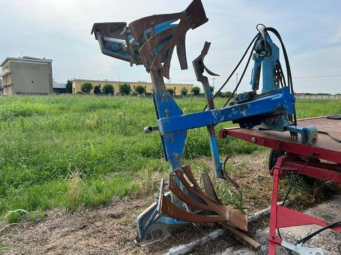 Usato Aratro monovomere De Franceschi con ali a stecche