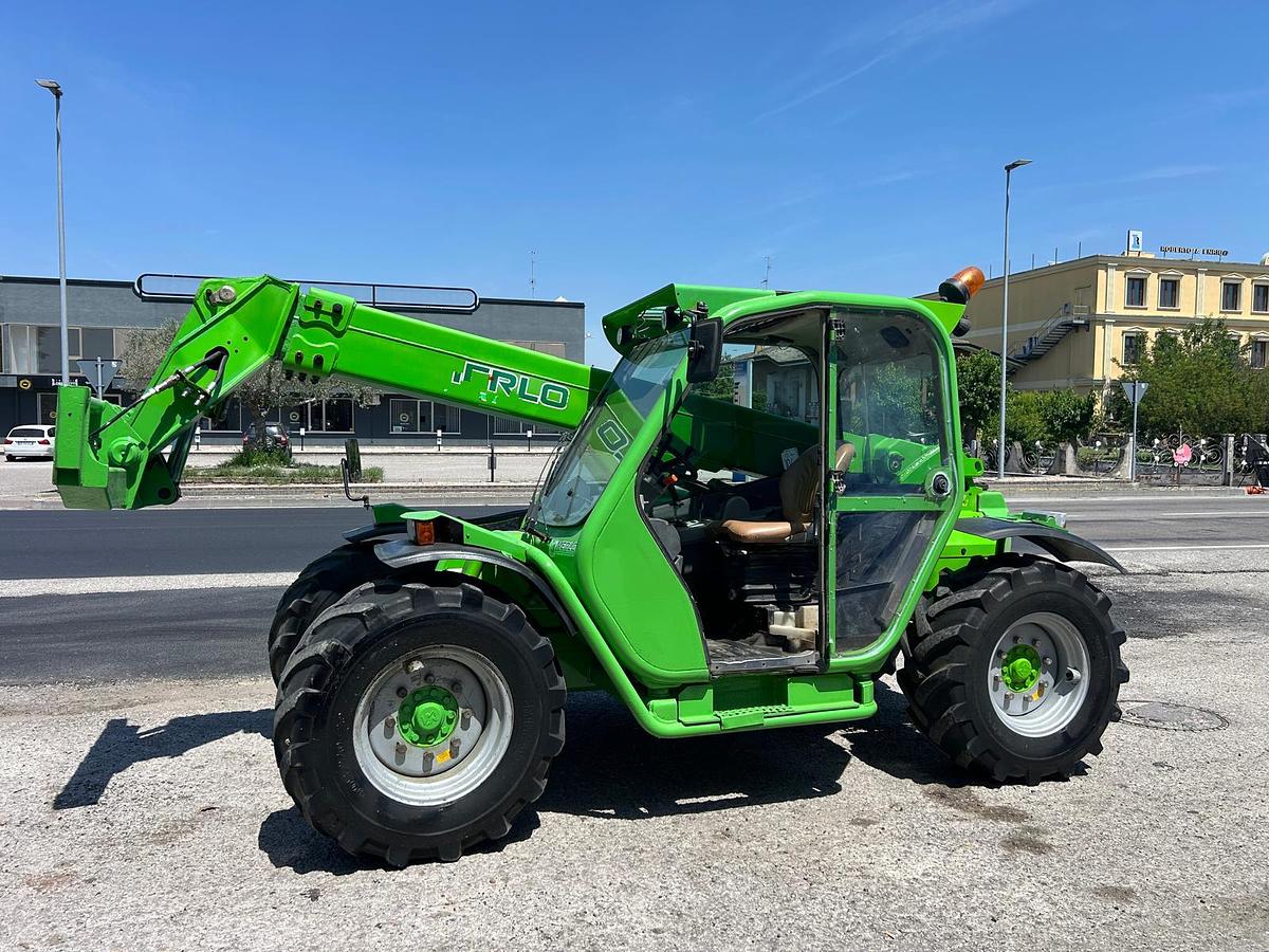 Usato telescopico Merlo P 32.6 con forche da bancali