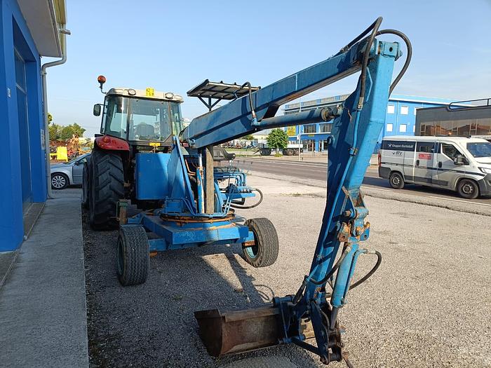 Usato Caricaletame trainato marca Isoli modello CD500